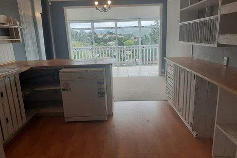 Photo of property in 32 Castle Crescent, Stokes Valley, Lower Hutt, 5019