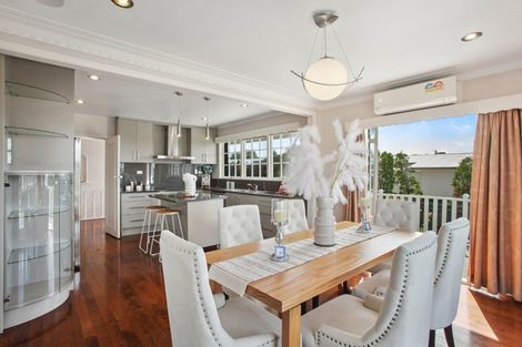 Photo of property in 32 Glenmore Road, Sunnyhills, Auckland, 2010