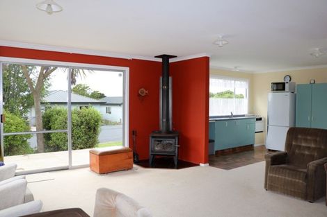 Photo of property in 8 Miro Street, Kaka Point, 9271