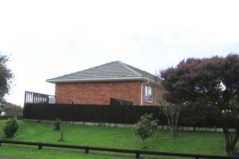 Photo of property in 4 Borrowdace Avenue, Botany Downs, Auckland, 2010