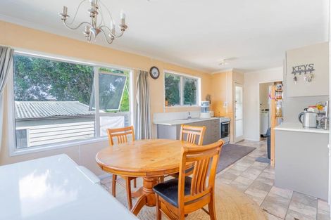 Photo of property in 20 Becker Drive, Weymouth, Auckland, 2103