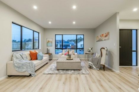 Photo of property in 15 Ropere Street, Kumeu, 0810