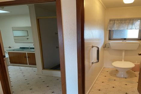 Photo of property in 1/20 Shakespeare Road, Milford, Auckland, 0620