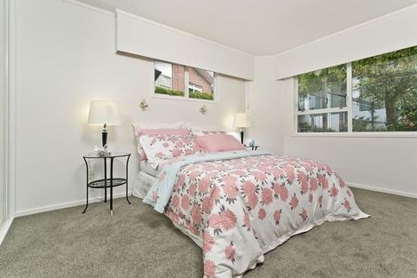 Photo of property in 7 Girrahween Drive, Totara Vale, Auckland, 0629