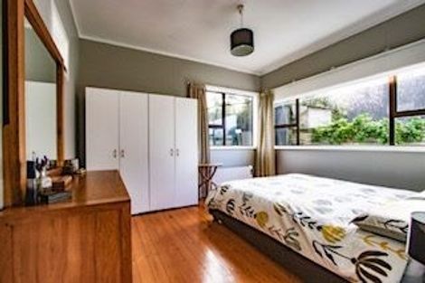 Photo of property in 19 Old Lake Road, Narrow Neck, Auckland, 0624