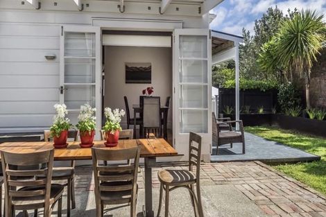 Photo of property in 1/15 Emerson Street, Berhampore, Wellington, 6023