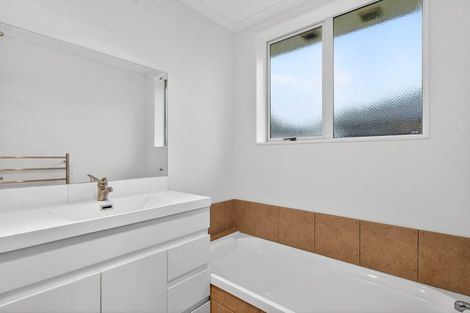Photo of property in 31 Magnolia Drive, Waiuku, 2123