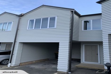 Photo of property in 3/30 John Jennings Drive, Oteha, Auckland, 0632