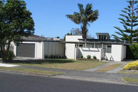 Photo of property in 4 Knightsbridge Drive, Forrest Hill, Auckland, 0620