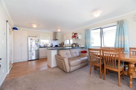 Photo of property in 24 Denver Avenue, Sunnyvale, Auckland, 0612