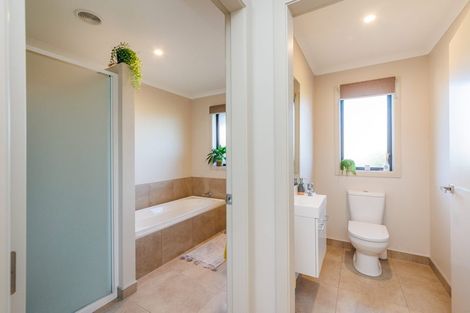 Photo of property in 34 Cyprus Place, Fitzherbert, Palmerston North, 4410