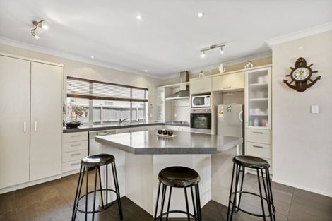 Photo of property in 34 Stranraer Crescent, Wattle Downs, Auckland, 2103