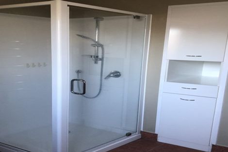 Photo of property in 4/172 Beach Haven Road, Beach Haven, Auckland, 0626