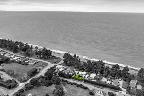 Photo of property in 15 South Crescent, Amberley, 7481