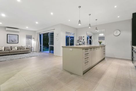Photo of property in 9 Huntington Park Drive, Greenhithe, Auckland, 0632