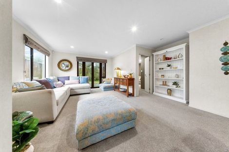 Photo of property in 15 Lilybank Crescent, East Tamaki, Auckland, 2013