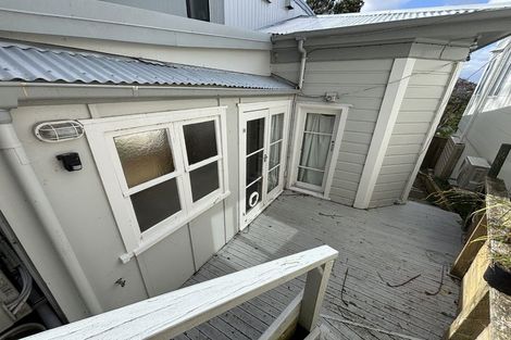 Photo of property in 56 Mortimer Terrace, Brooklyn, Wellington, 6021