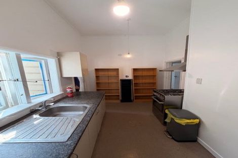 Photo of property in 60 Kelburn Parade, Kelburn, Wellington, 6012