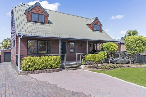 Photo of property in 6 Channing Crescent, Botany Downs, Auckland, 2010