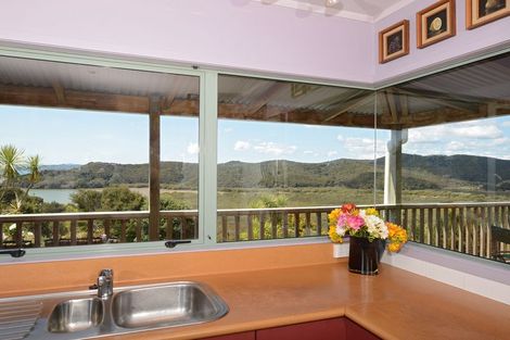 Photo of property in 1 Waterview Place, Haruru, 0204