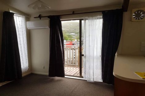 Photo of property in 21 Collins Avenue, Tawa, Wellington, 5028