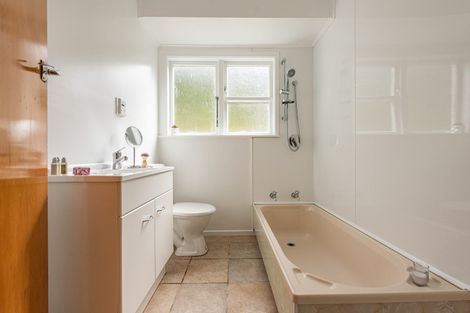 Photo of property in 21 Acheron Road, Paremata, Porirua, 5026