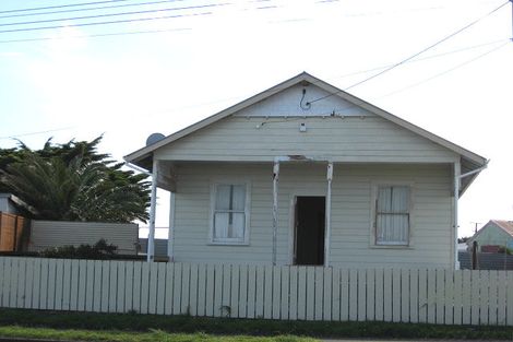 Photo of property in 18 Bryce Street, Castlecliff, Whanganui, 4501