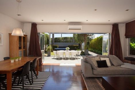 Photo of property in 8 Weona Place, Westmere, Auckland, 1022