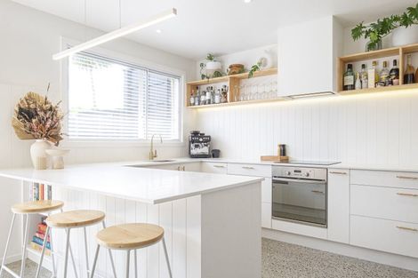 Photo of property in 2/19 Burnham Street, Seatoun, Wellington, 6022