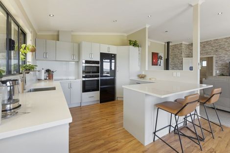 Photo of property in 11 Streets Way, Timberlea, Upper Hutt, 5018