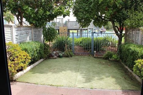 Photo of property in Tuscany Way, 15/3 Ambrico Place, New Lynn, Auckland, 0600