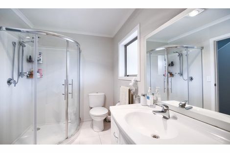 Photo of property in 62/64 Kawaha Point Road, Kawaha Point, Rotorua, 3010