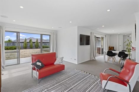 Photo of property in 14 Jacqueline Drive, West Melton, 7618