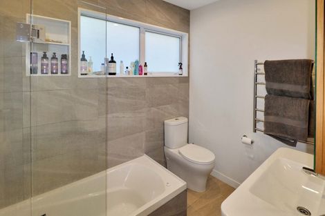 Photo of property in 27 Kellsmere Crescent, Island Bay, Wellington, 6023