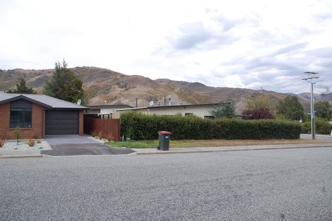 Photo of property in 27 Orient Street, Cromwell, 9310