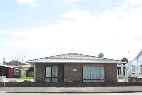 Photo of property in 1/300 Saint Aubyn Street, New Plymouth, 4310