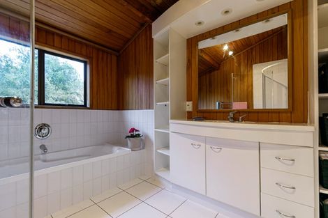 Photo of property in 922 West Coast Road, Waiatarua, Auckland, 0604