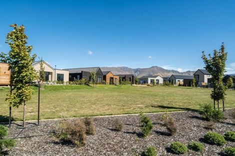 Photo of property in 17 Mount Creighton Crescent, Wanaka, 9305