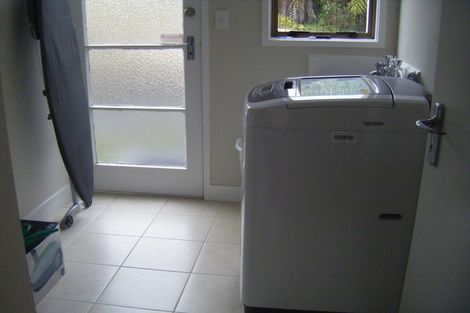 Photo of property in 8a The Rosebowl, Sunnyhills, Auckland, 2010