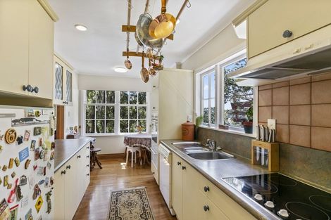 Photo of property in 15 Doris Gordon Crescent, Crofton Downs, Wellington, 6035