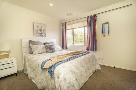 Photo of property in 29 Erlestoke Crescent, Churton Park, Wellington, 6037