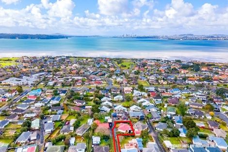 Photo of property in 13 Roby Street, Te Atatu Peninsula, Auckland, 0610