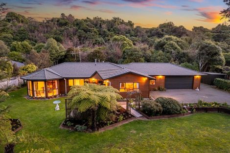 Photo of property in 13 Carlow Grove, Birchville, Upper Hutt, 5018