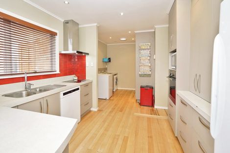 Photo of property in 2 Dover Road, St Andrews, Hamilton, 3200