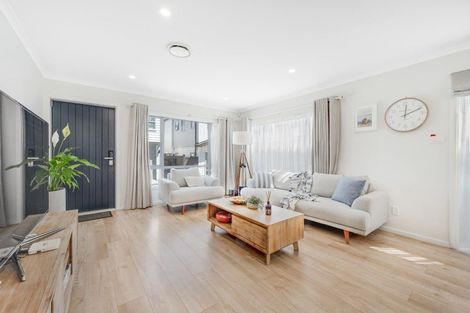 Photo of property in 4 Waihanga Way, Bucklands Beach, Auckland, 2014