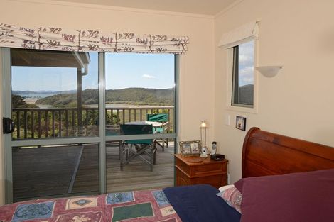 Photo of property in 1 Waterview Place, Haruru, 0204