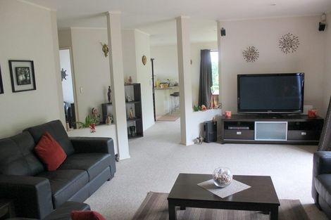 Photo of property in 102 Kingdale Road, Henderson, Auckland, 0610