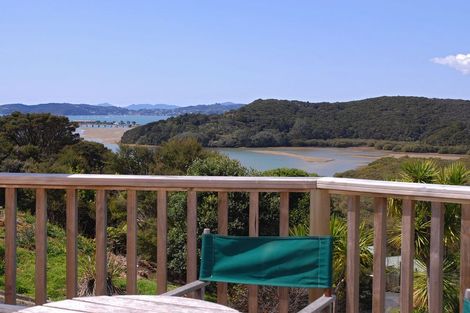 Photo of property in 1 Waterview Place, Haruru, 0204