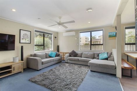 Photo of property in 14 Litchfield Place, Clarks Beach, 2122