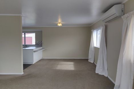 Photo of property in 2/65 Golf Road, New Lynn, Auckland, 0600